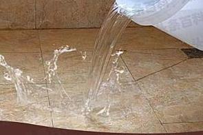 金湾漏水维修 免砸砖防水材料该如何施工